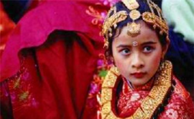 尼泊爾“活女神”悲哀：受萬(wàn)人尊崇，被禁錮在寺廟，最后孤獨終老